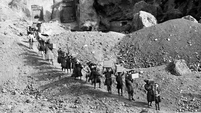 Dalle Alpi Alle Piramidi Dal Manzanarre Al Reno Significato Dalle Alpi alle piramidi. Gli scavi di Schiaparelli in Egitto. Venerdì