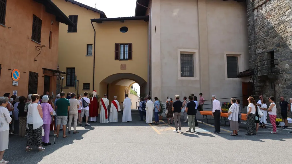 La posa della formella