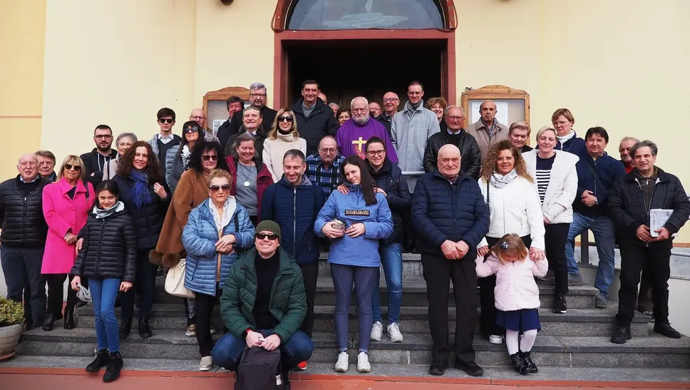 I partecipanti alla messa per festeggiare gli 80 anni di padre Domenico Serena I partecipanti alla messa per festeggiare gli 80 anni di padre Domenico Serena