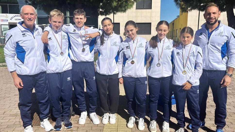 Atleti e tecnici della Ippon 2 Karate a Leinì