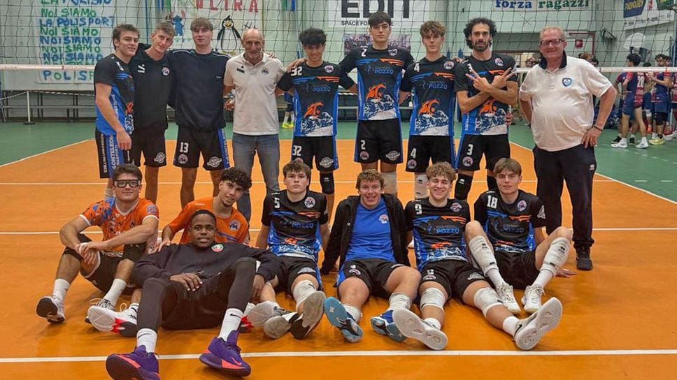 La squadra di Serie C della Scuola Pallavolo Biellese dopo la vittoria a Caluso