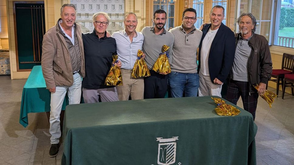 La premiazione della prima squadra lorda alla louisiana Dental Medica La premiazione della prima squadra lorda alla louisiana Dental Medica