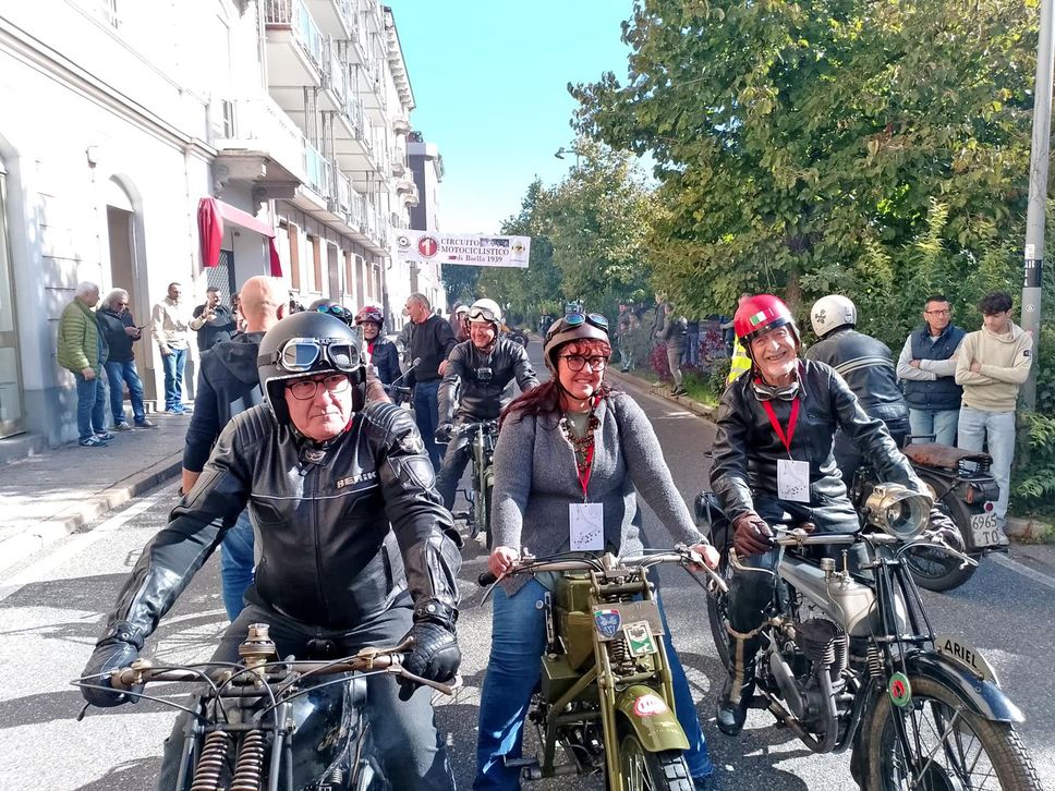La partenza delle moto ante ’40
