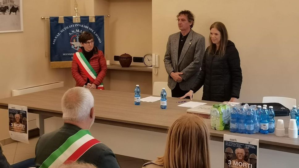 Un momento della presentazione Un momento della presentazione