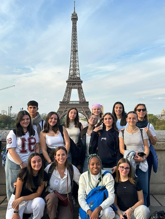 Il gruppo a Parigi Il gruppo a Parigi
