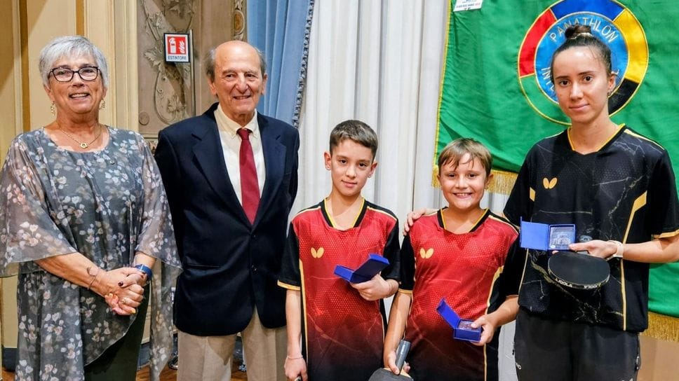 La presidente Anna Zumaglini con Cesare Erba, Giacomo Riva, Alessandro Rizzo e Sonia Ivanova