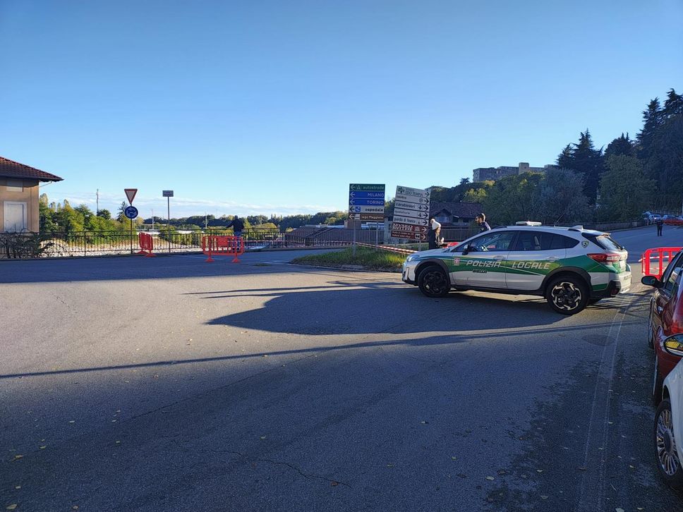 Il ponte chiuso Il ponte chiuso