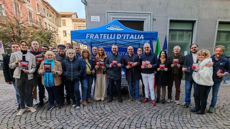 Il gazebo di FdI in piazza Santa Marta a Biella Il gazebo di FdI in piazza Santa Marta a Biella