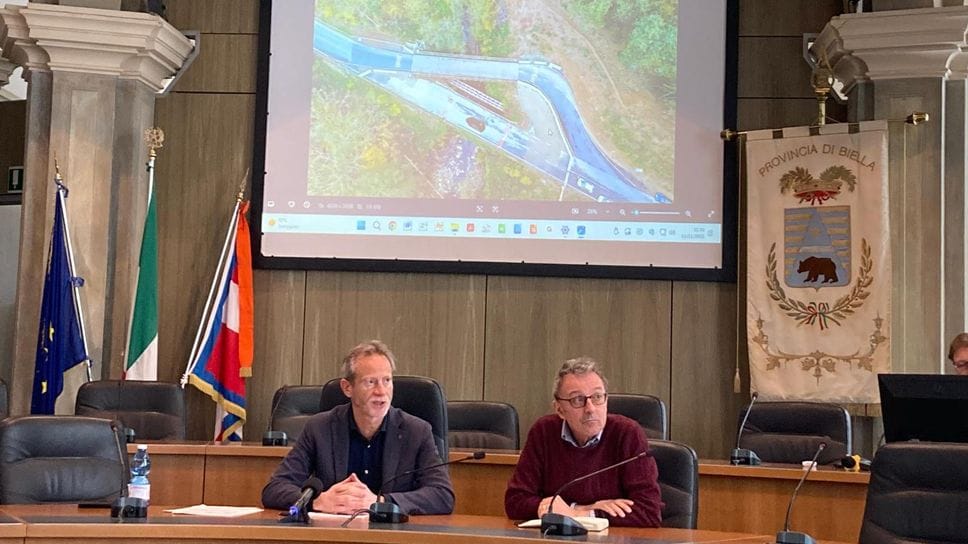 Emanuele Ramella Pralungo con l’architetto dell’ufficio tecnico della Provincia Davide Patergnani nella conferenza stampa di martedì 11