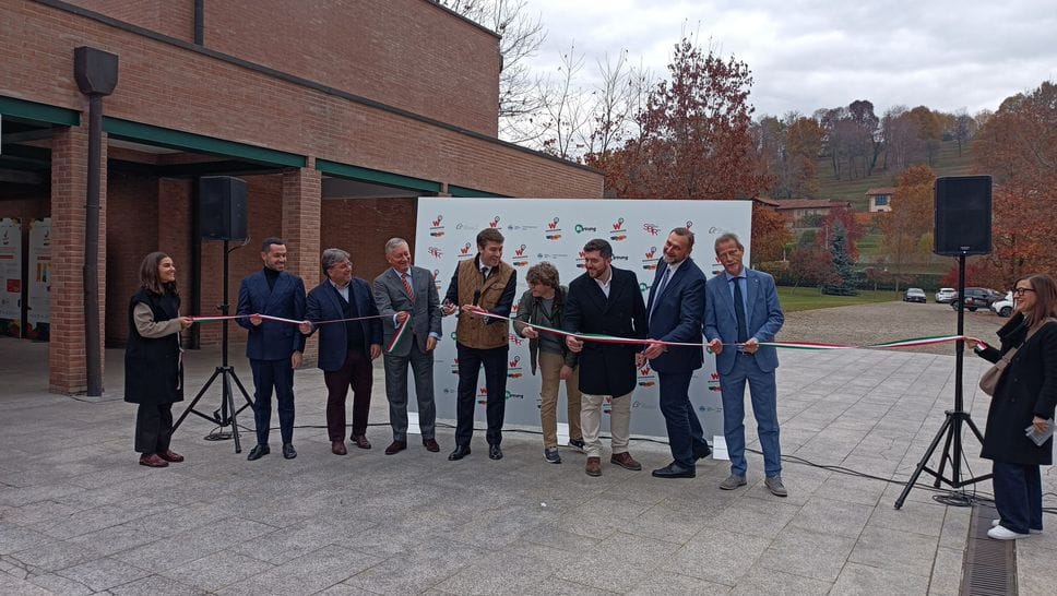Il taglio del nastro del salone