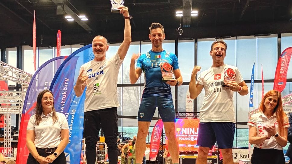 Luca Pellerei 8al centro) sul primo gradino del podio europeo Ninja in Polonia