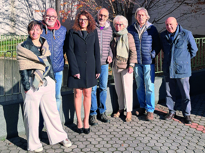 Il consiglio direttivo con la presidente