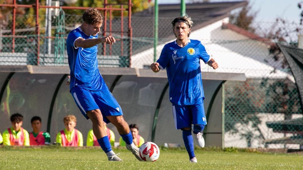 In primo piano Matteo Romano, autore di due reti e migliore in campo nel match contro il Bellinzago