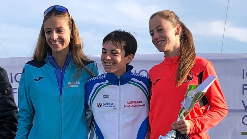 Il podio femminile Under 23 al Carsolina Cross di Trieste: Melissa Fracassini, terza; Greta Settino, seconda; Chiara Munaretto, prima