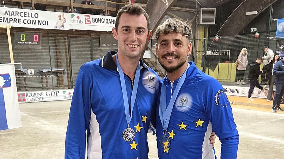 Gabriele Graziano con i nonni Dario e Grazia e alcuni amici, scesi a Castelnuovo a tifare per il mongrandese