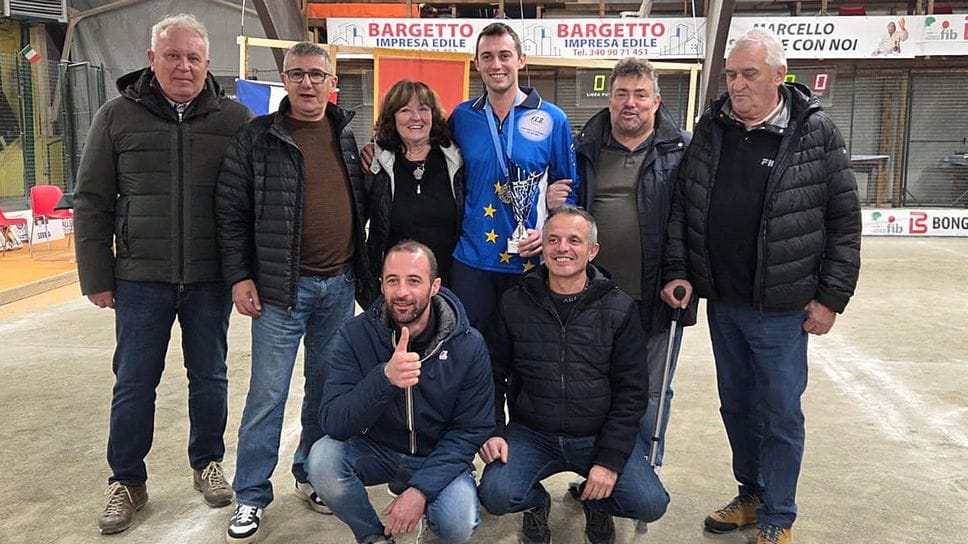 Gabriele Graziano con i nonni e alcuni supporter