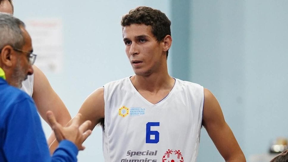 Ali Habti con la maglia della nazionale italiana Special Olympics