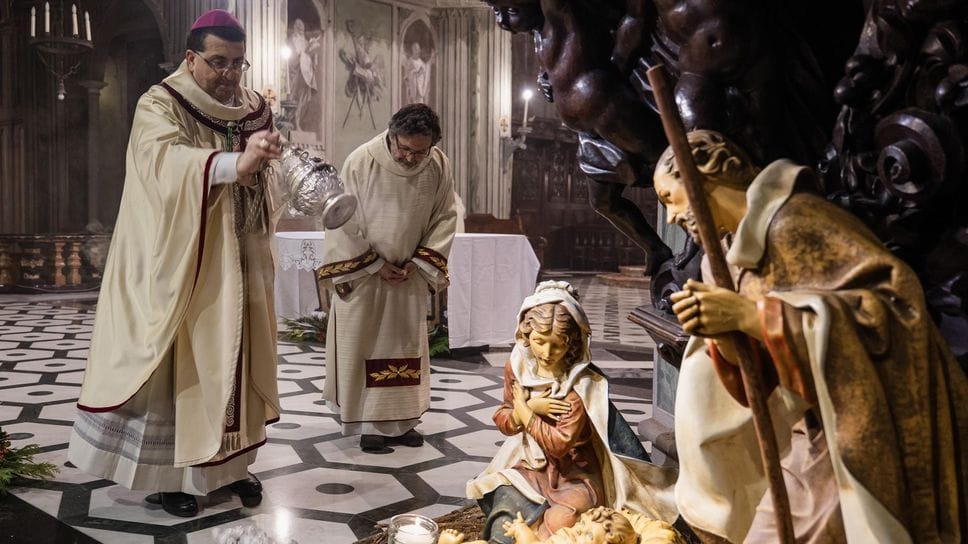 Il Vescovo durante la celebrazione di ieri sera