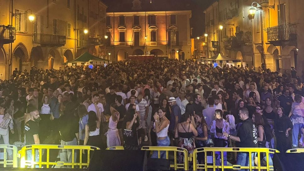 Una festa in piazza Cisterna
