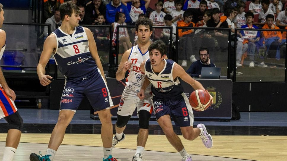 Un’immagine del derby di domenica scorsa al Forum