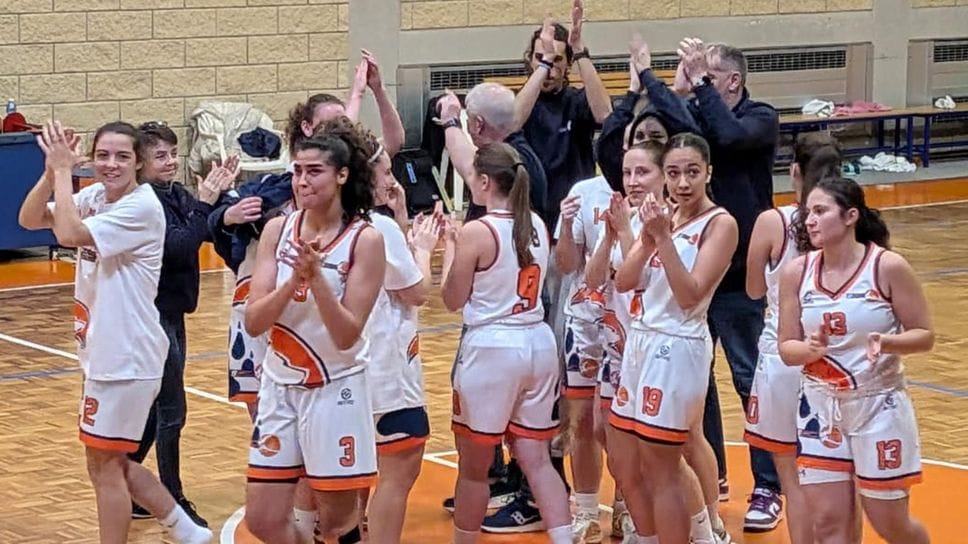 Applausi per la Bfb dopo la netta vittoria contro Arona