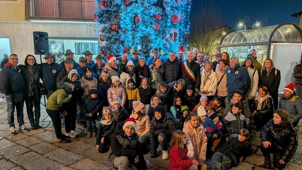 Il momento dell’accensione dell’albero