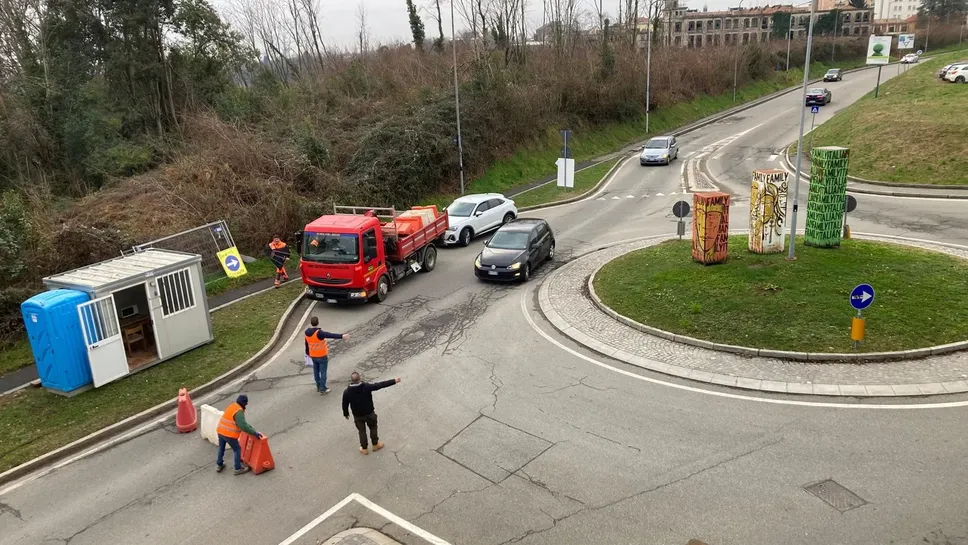 Il momento della chiusura di via Cernaia Il momento della chiusura di via Cernaia