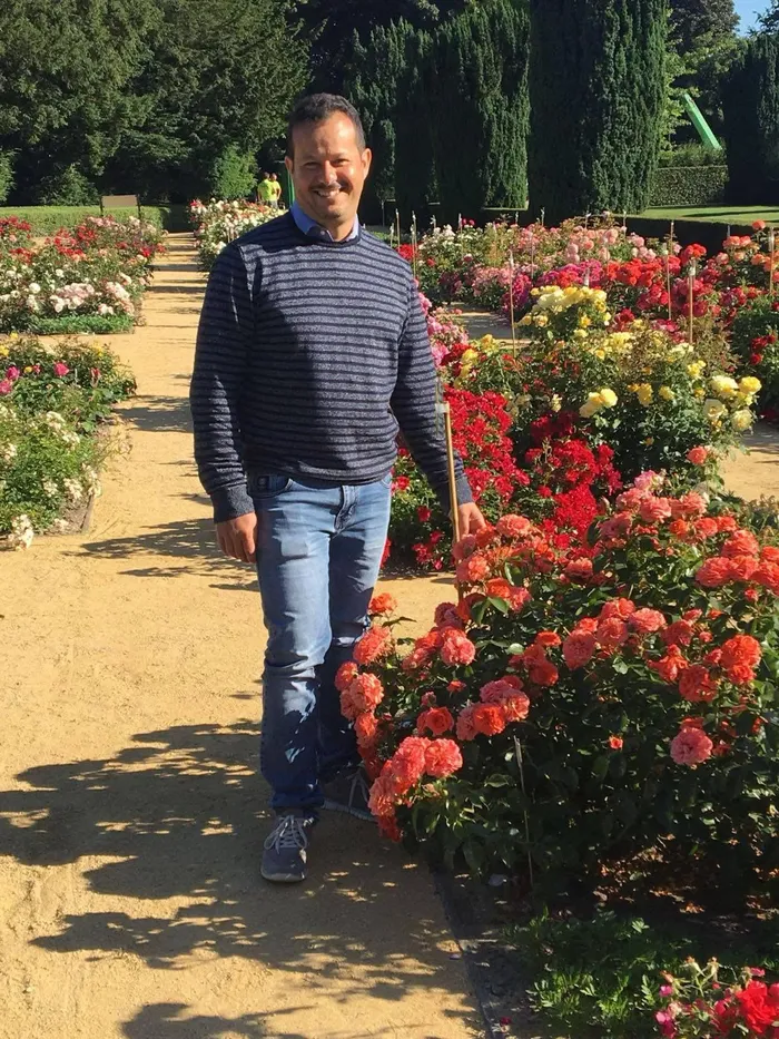 Alessandro Corbellini tra le sue rose