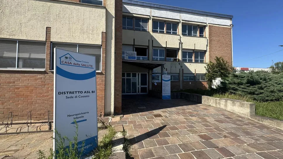 L’ingresso della sede Asl in via Maffei a Cossato