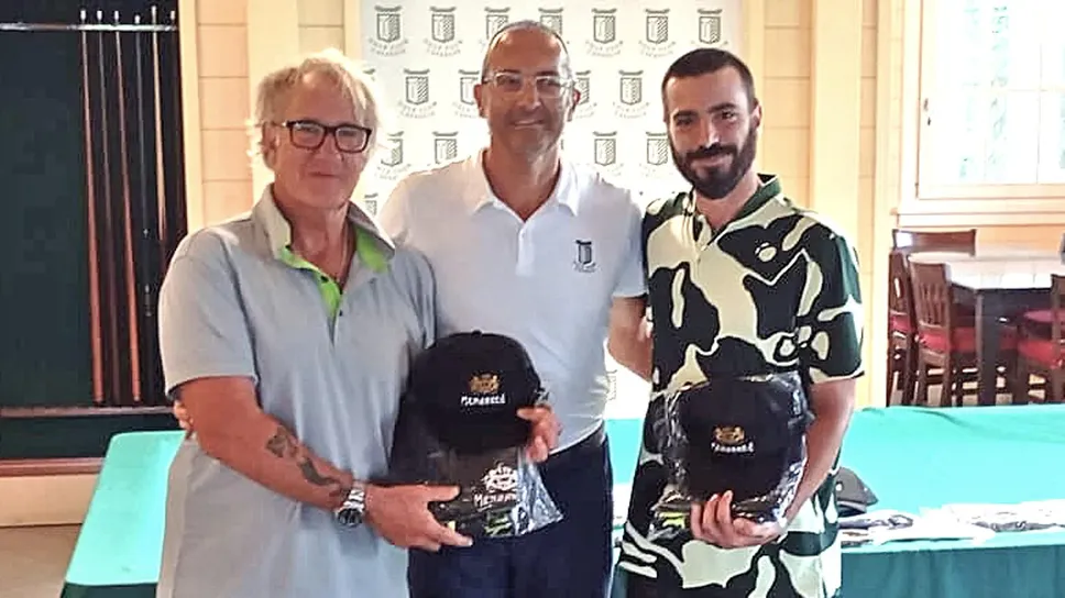 La premiazione della prima coppia del lordo alla Coppa Menabrea