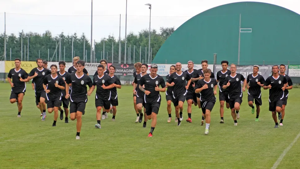 Un momento del primo allenamento della Biellese al campo comunale di Gaglianico (foto Accorinti / il Biellese) Un momento del primo allenamento della Biellese al campo comunale di Gaglianico (foto Accorinti / il Biellese)