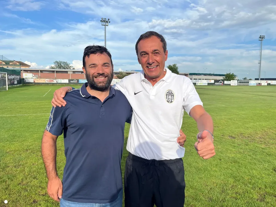 L’assessore allo sport del comune di Biella Giacomo Moscarola con mister Luca Prina