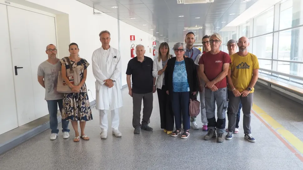 La famiglia Acquadro con Guido Perlo, la coordinatrice infermieristica Irene Corniati e una rappresentanza dello staff della Direzione Professioni Sanitarie La famiglia Acquadro con Guido Perlo, la coordinatrice infermieristica Irene Corniati e una rappresentanza dello staff della Direzione Professioni Sanitarie