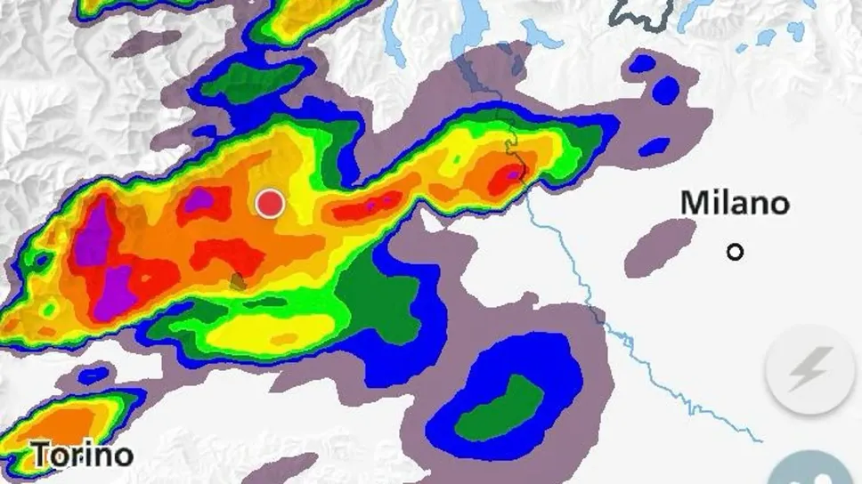 La simulazione radar del temporale previsto per le 21 di mercoledì sera secondo MeteoSvizzera. Il pallino rosso sulla mappa è Biella La simulazione radar del temporale previsto per le 21 di mercoledì sera secondo MeteoSvizzera. Il pallino rosso sulla mappa è Biella