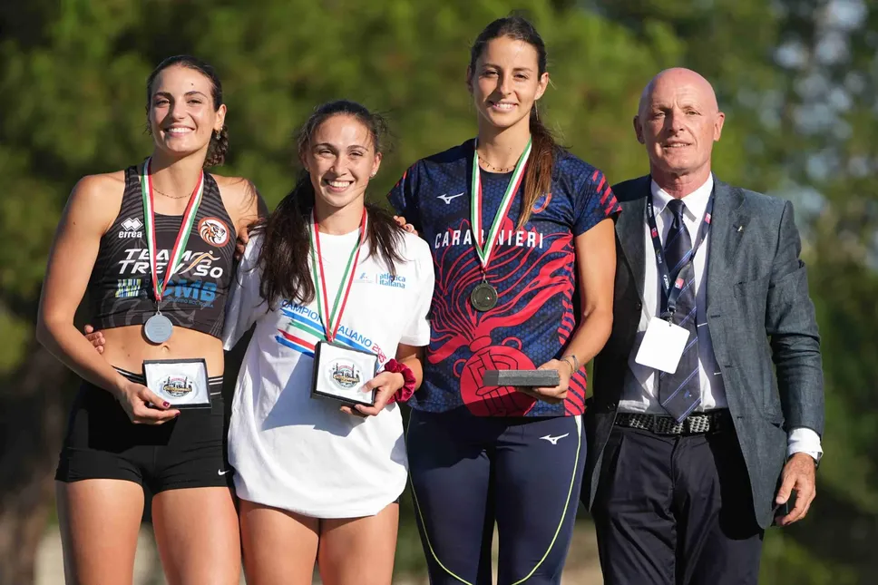La premiazione del podio femminile assoluto del Giavellotto