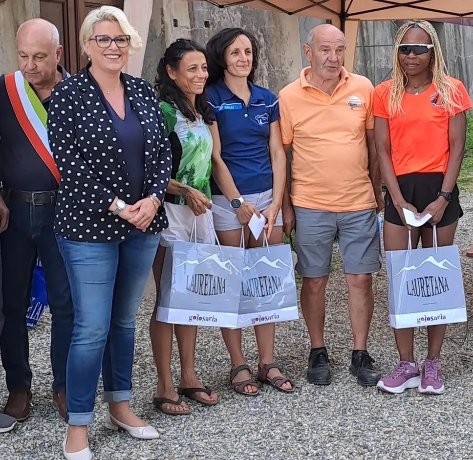La premiazione del podio femminile