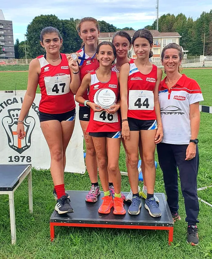 La squadra Ragazze della Stronese Nuova Nord Affari