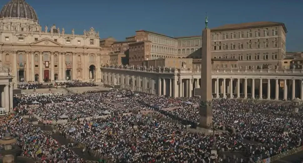 San Pietro gremita