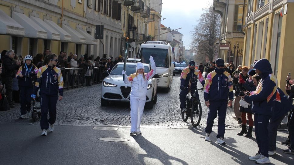 L’arrivo di Nicole Orlando con la fiaccola in centro città