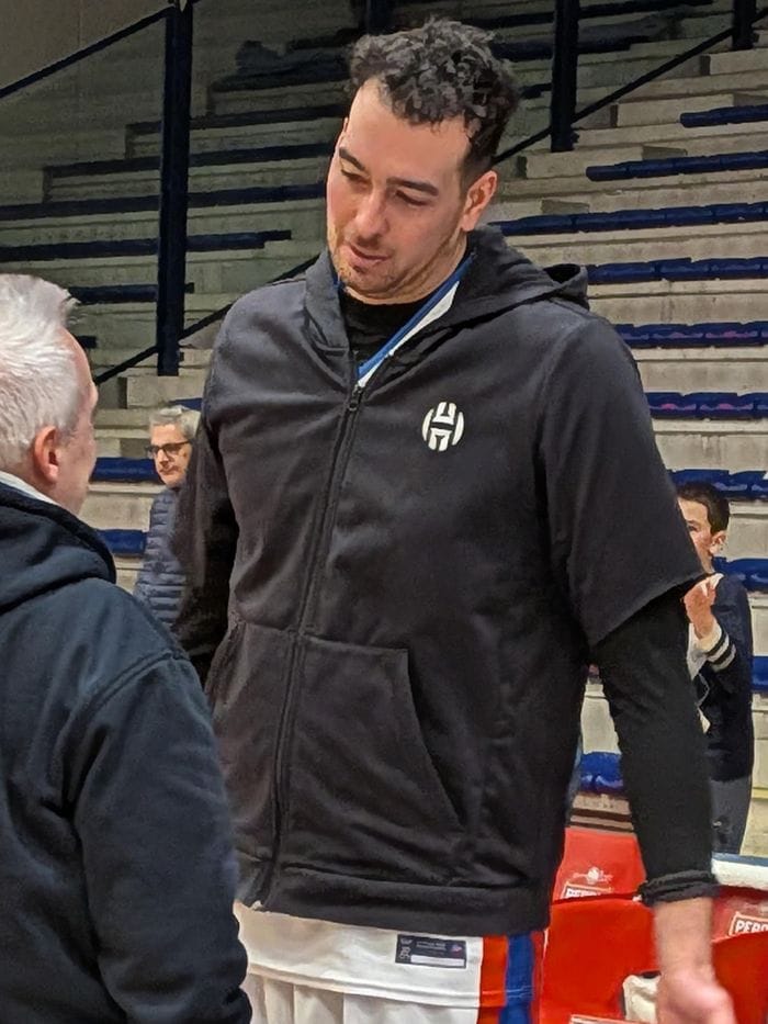 Il pivot Errera non è più giocatore del Teens