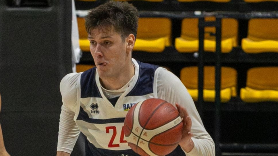 Adam Hustak, infortunato dopo pochi minuti