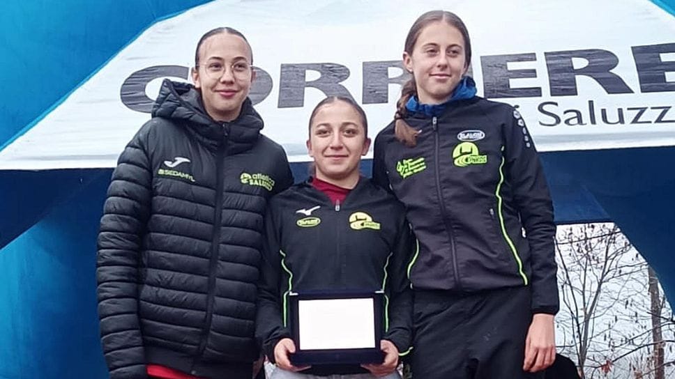 Lara Lovisi al centro