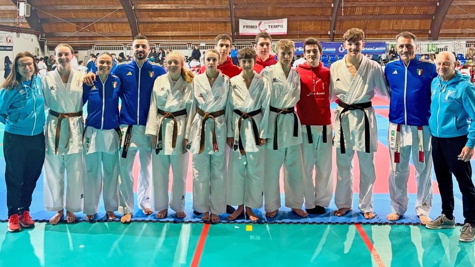 Atleti e tecnici del team agonisti di Funakoshi Candelo al termine del Milan Karate Camp, con gli atleti campioni del Mondo e  il maestro Christian Verrecchia, allenatore della Nazionale Italiana