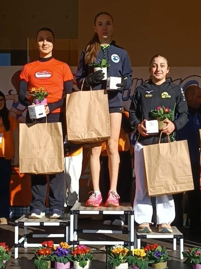 Il podio femminile Allieve: a destra Lara Lovisi