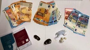 Cocaina, eroina e hashish: arrestata per spaccio