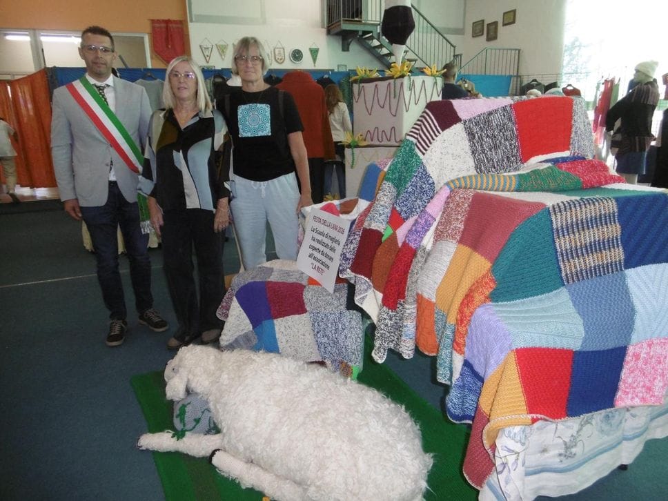 Dal mercatino alle creazioni della scuola di magliera, la “Festa della lana” conquista Ternengo