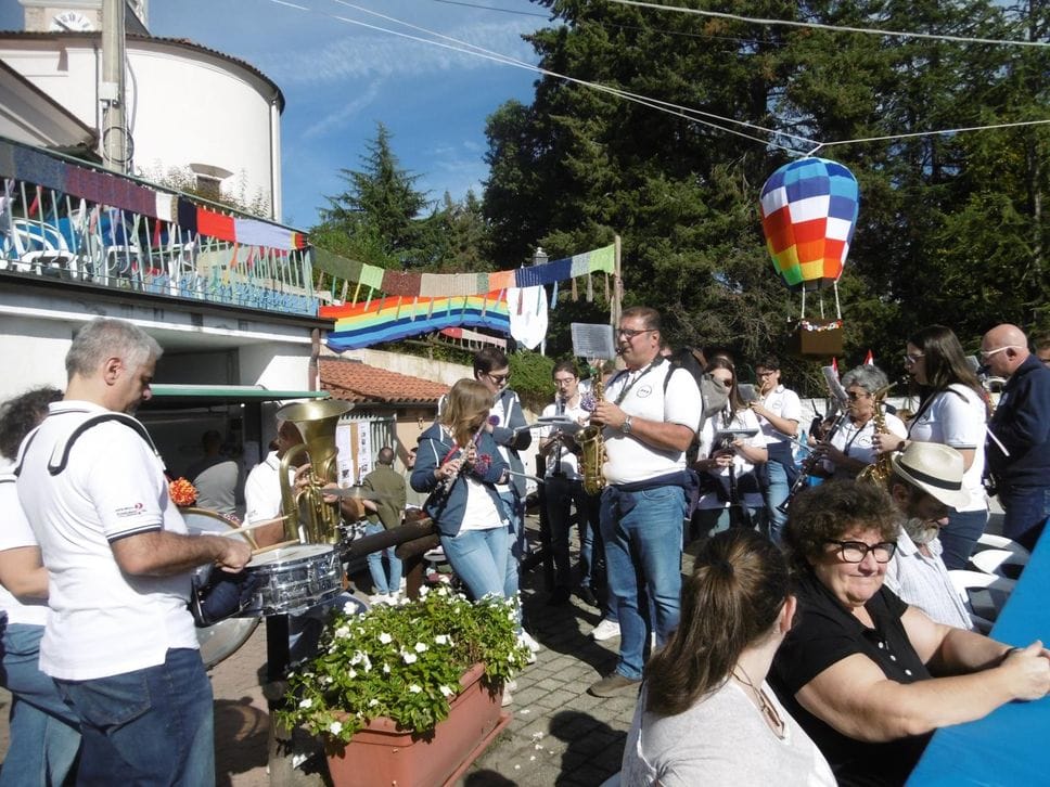 Dal mercatino alle creazioni della scuola di magliera, la “Festa della lana” conquista Ternengo