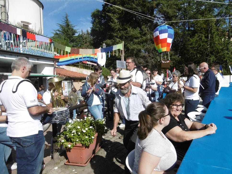 Dal mercatino alle creazioni della scuola di magliera, la “Festa della lana” conquista Ternengo