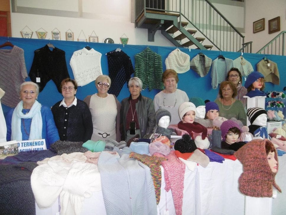Dal mercatino alle creazioni della scuola di magliera, la “Festa della lana” conquista Ternengo
