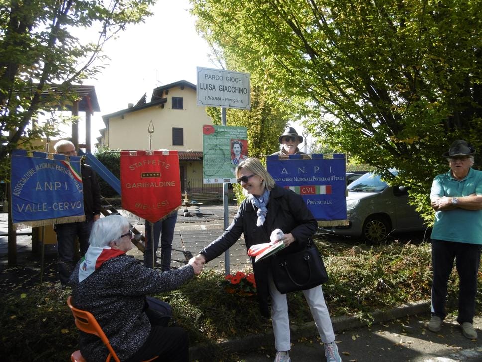 L’intitolazione delle targhe alle due staffette partigiane